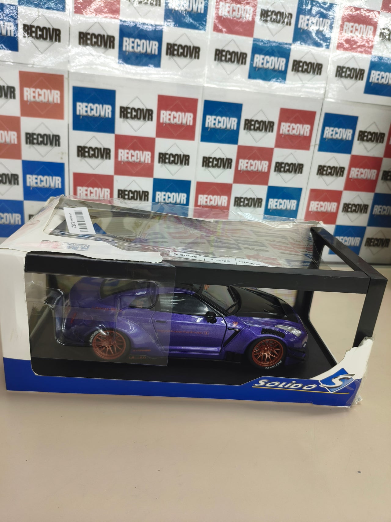 Nissan GT-R R35 Liberty Walk 1:18 Solido morado