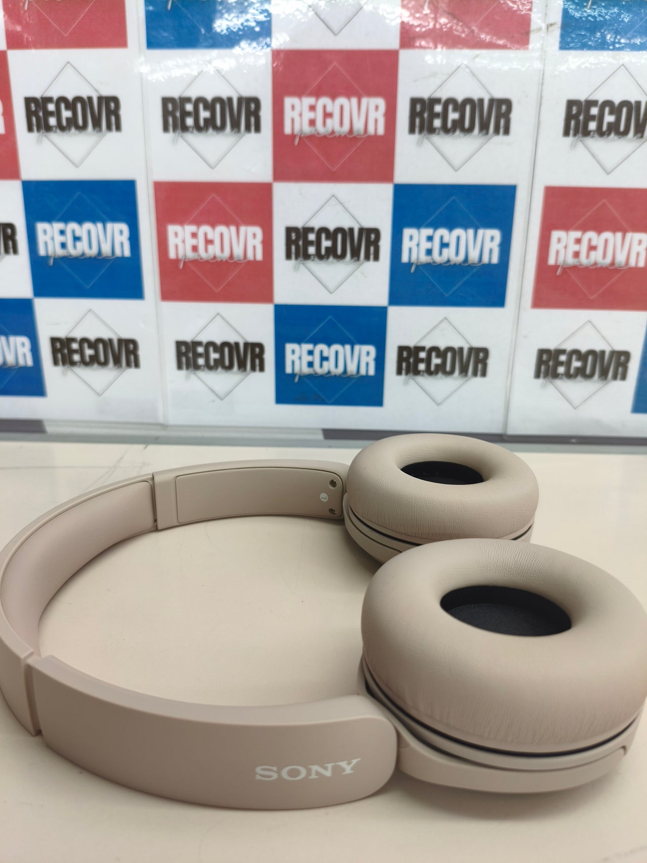 Auriculares Sony WH-CH520 Bluetooth beige con 50 horas de batería