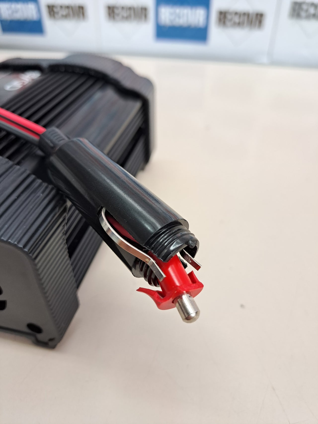 Inversor de coche BYGD 200W 12V a 220V