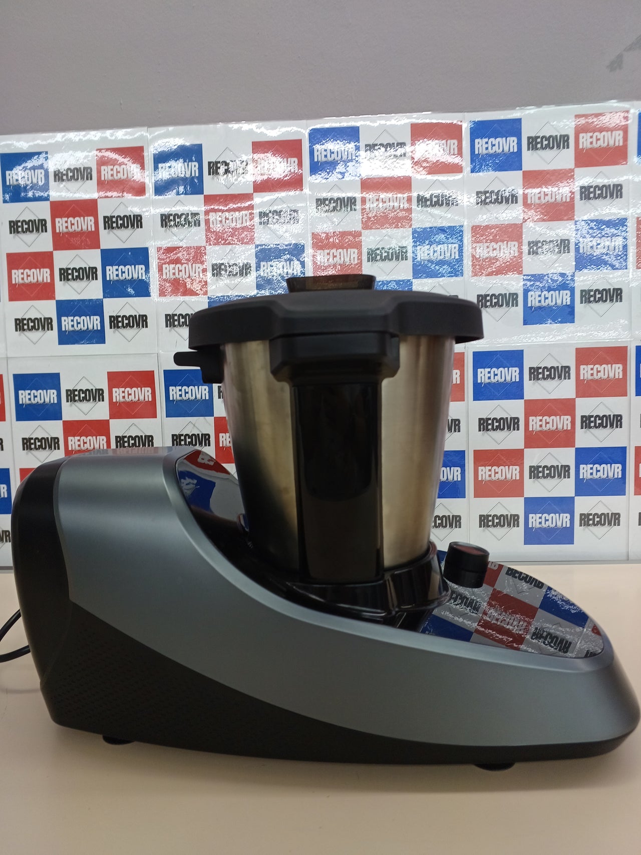 Cecotec Robot de Cocina Multifunción Mambo Touch con Jarra Habana. 1600 W, 37 Funciones, Pantalla Táctil TFT 5" con Recetario Integrado, 3,3 Litros, APP, Báscula y Jarra de Acero Inox + Habana
