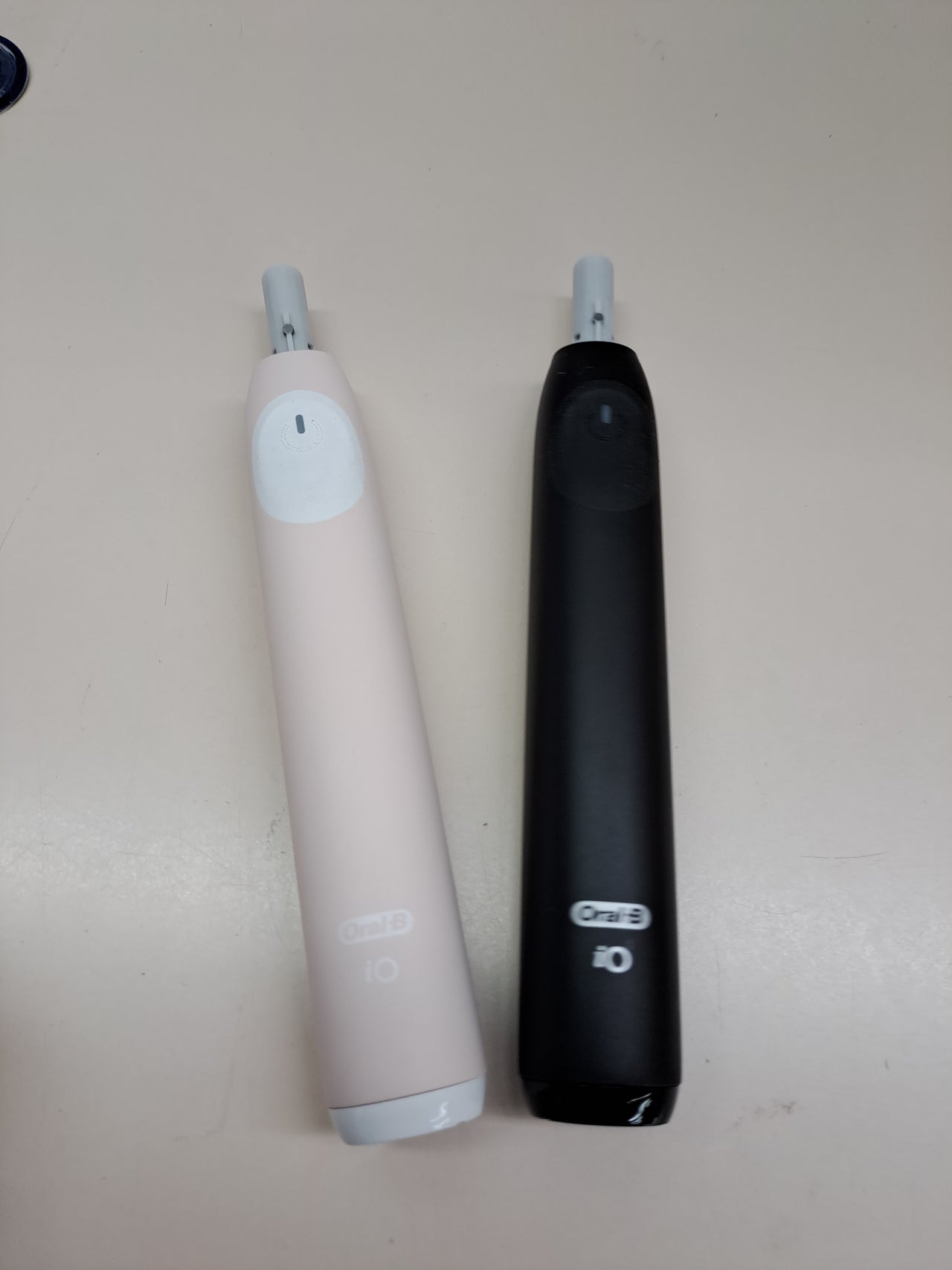Oral-B iO 2 pack de 2 cepillos eléctricos negro y rosa