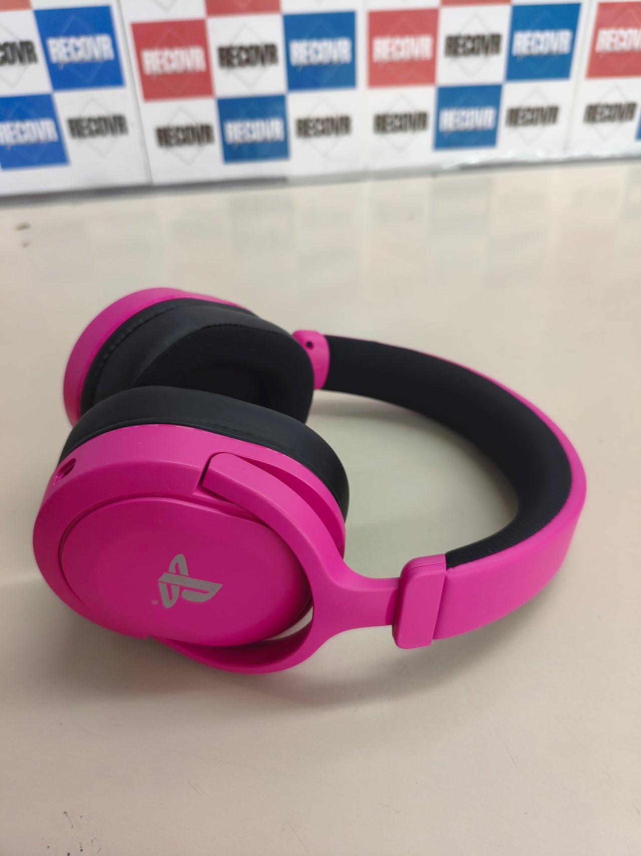 Auriculares gaming Trust Forta para PS5 con licencia oficial