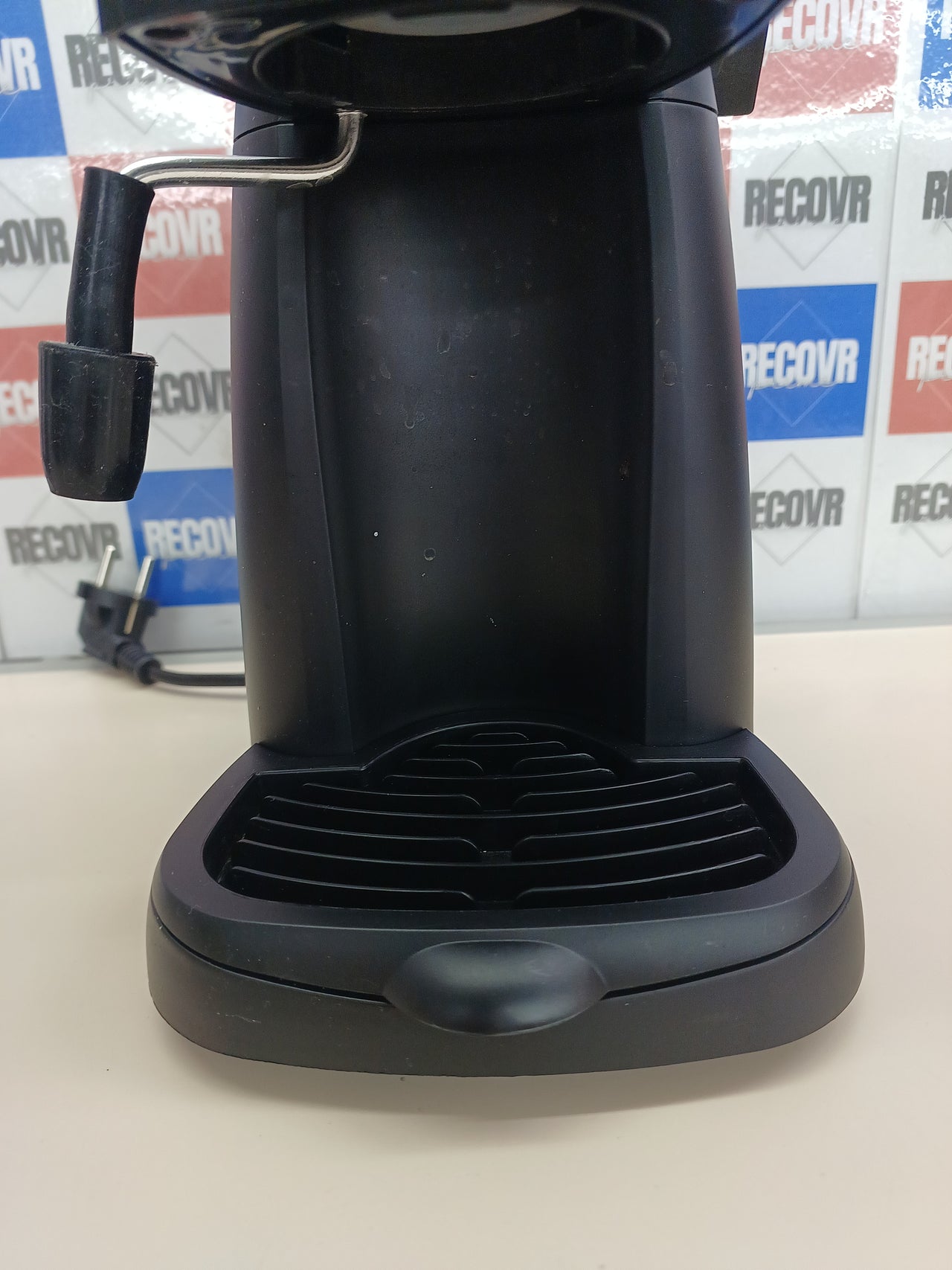 Cafetera espresso 4 tazas con espumador SEVERIN