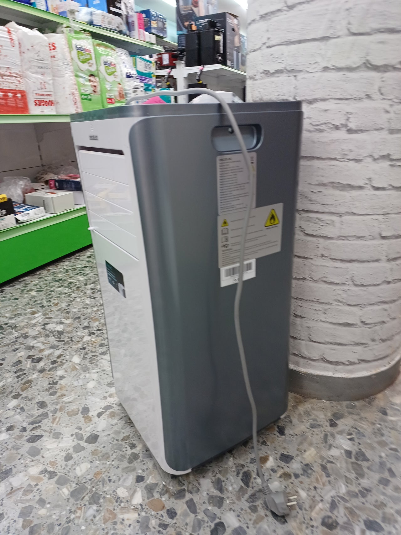 Cecotec Aire Acondicionado Portátil con Mando a Distancia y Control Táctil ForceClima 7400 Soundless Touch. 7000 BTU, Pantalla LED, 4 Modos, 2 Velocidades, Cobertura 20m2