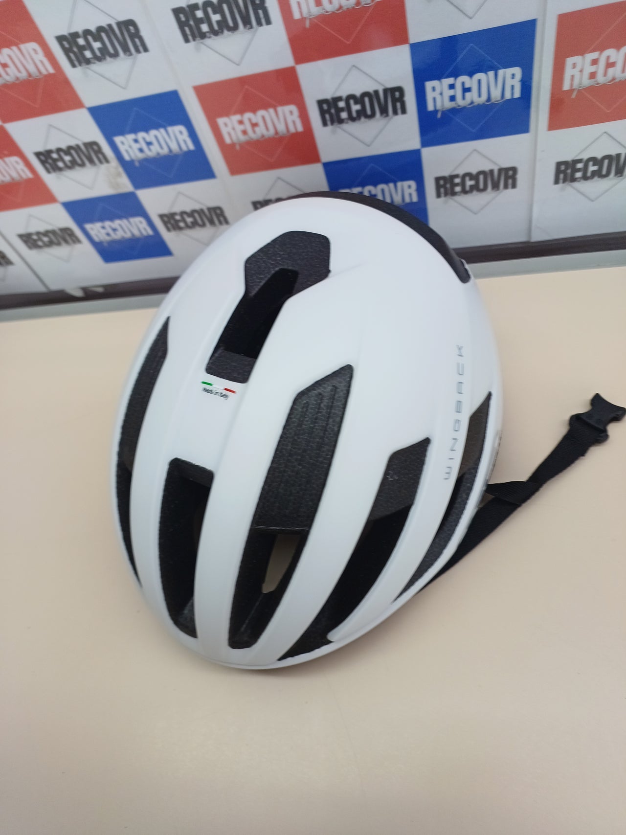 Casco ligero y versátil para ciclismo – Abus WingBack