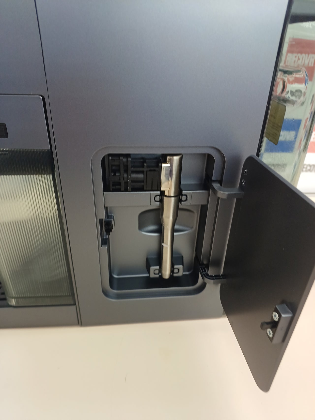 Cafetera cápsulas con tanque leche y 20 bares – Cecotec