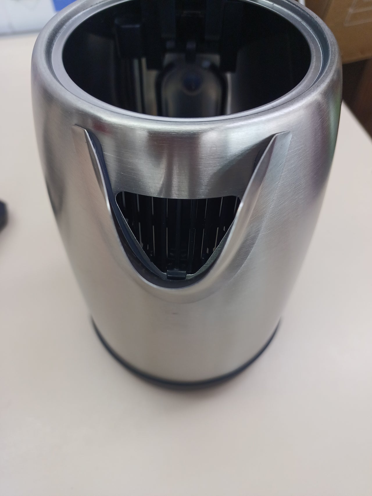 Hervidor Agua - 1.7L, Tapa Resorte, Indicador Luminoso, Acero Inox, Base con Giro. Philips
