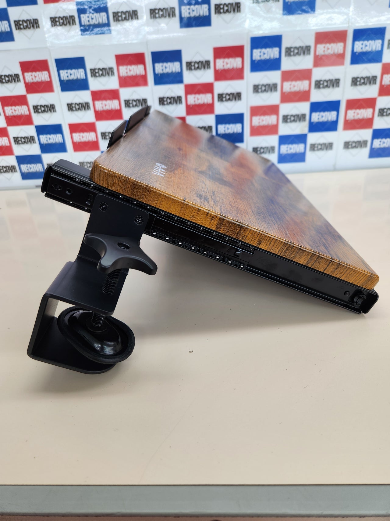 Bandeja teclado 20×11″ VIVO con abrazadera C