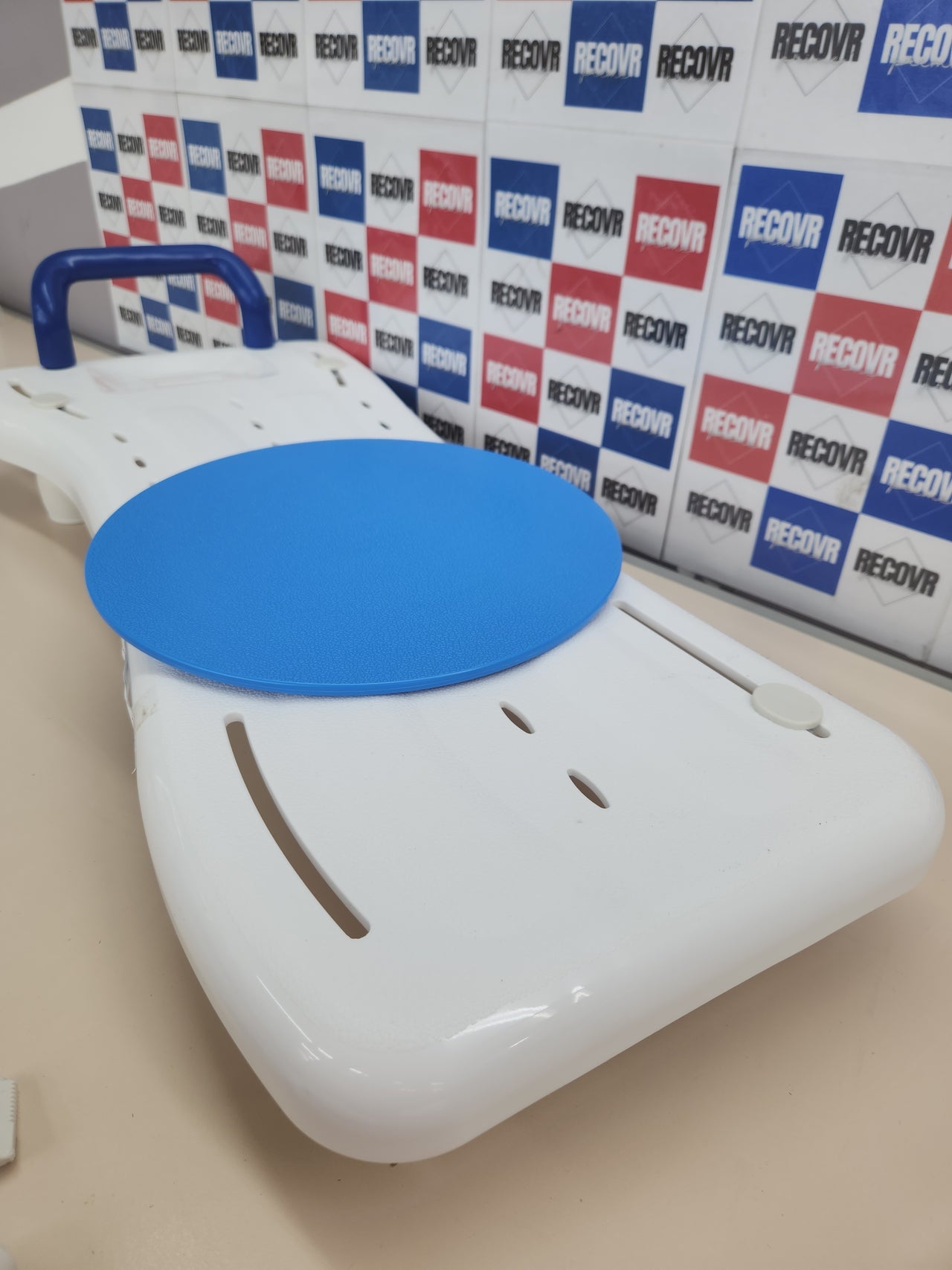 Tabla 360º 100 kg para bañera con asa, Océano, Marca española, Asiento Giratorio, ,De Agarre, Adultos, Baño, Blanco y Azul Mobiclinic