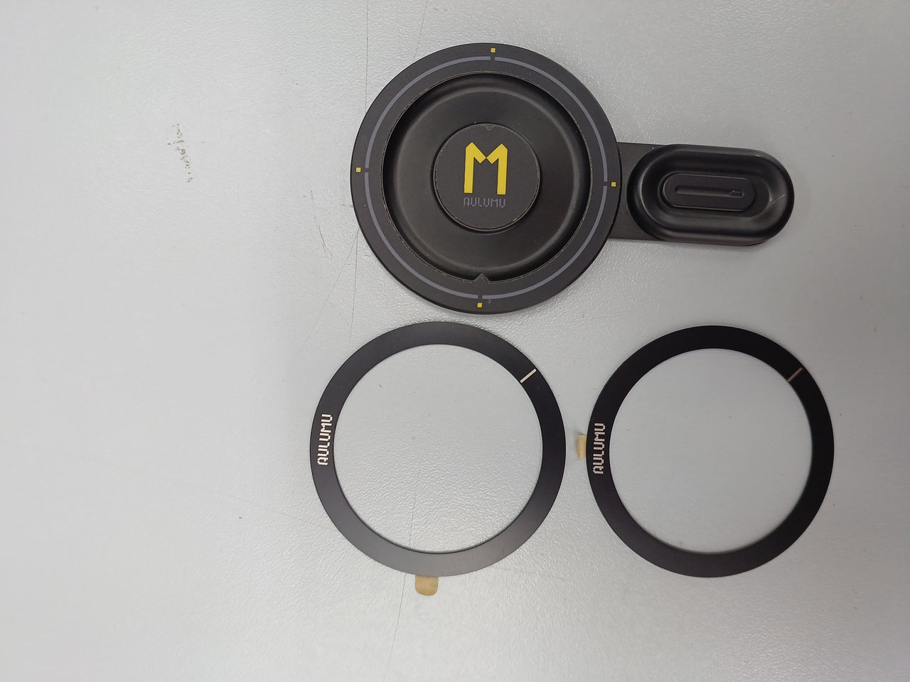 Soporte y Agarre 360° iPhone 16/15/14/13/12 con Abridor de Cajas