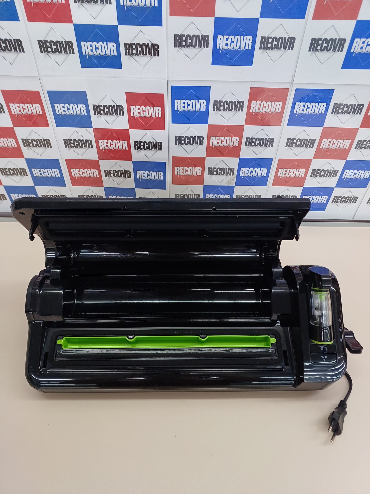 Envasadora al Vacío con un Cutter Incorporado, Funciones «solo sellado», «húmedo/seco» y «marinar», incluye Rollos/Bolsas [FFS017X] FoodSaver