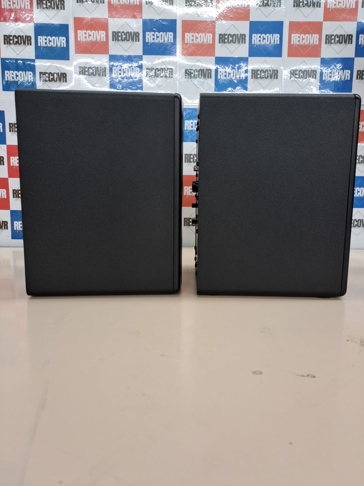 Monitores de estudio autoamplificados 120W