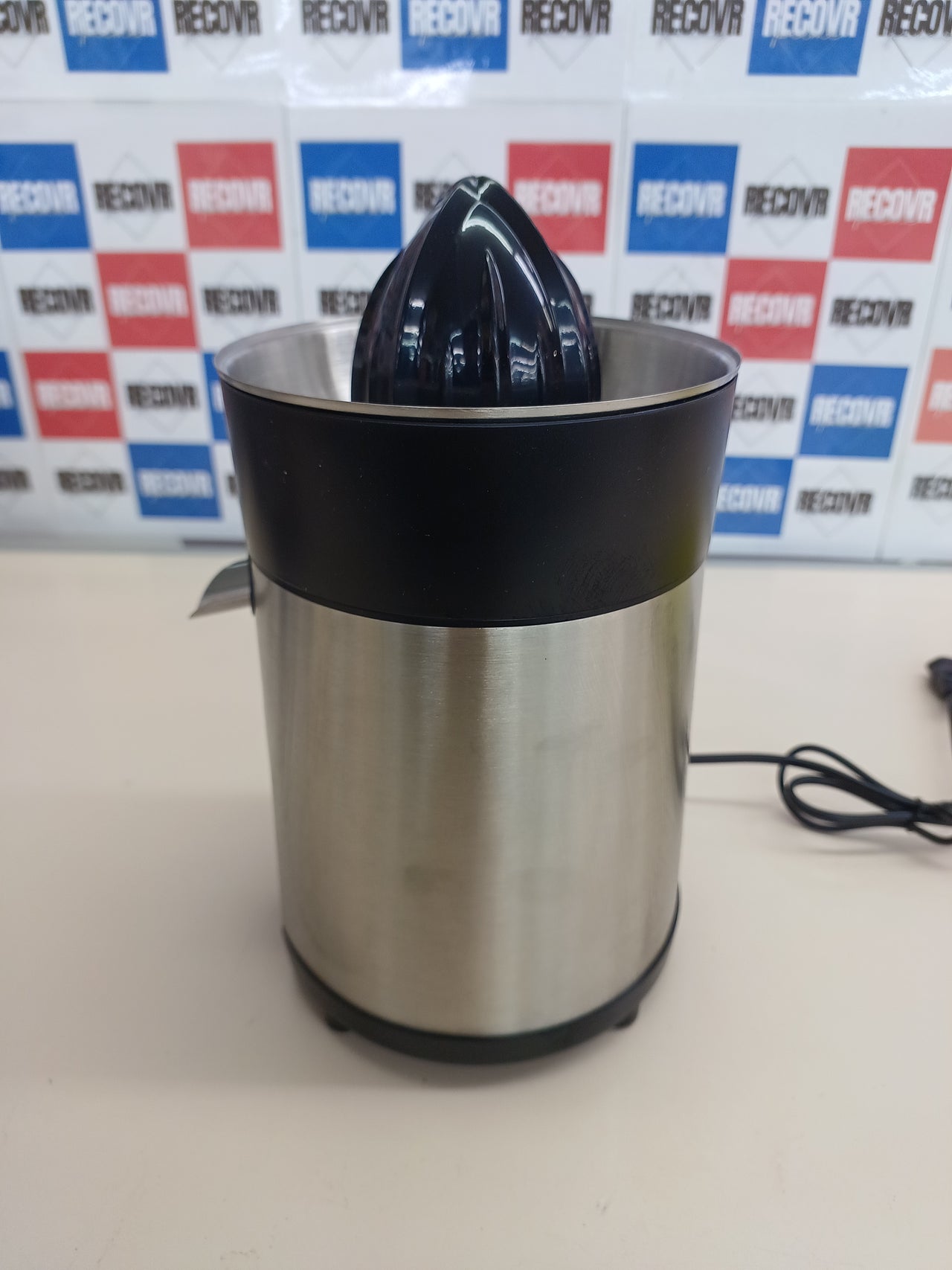 Exprimidor 85W con 2 conos y colador extraíble WMF