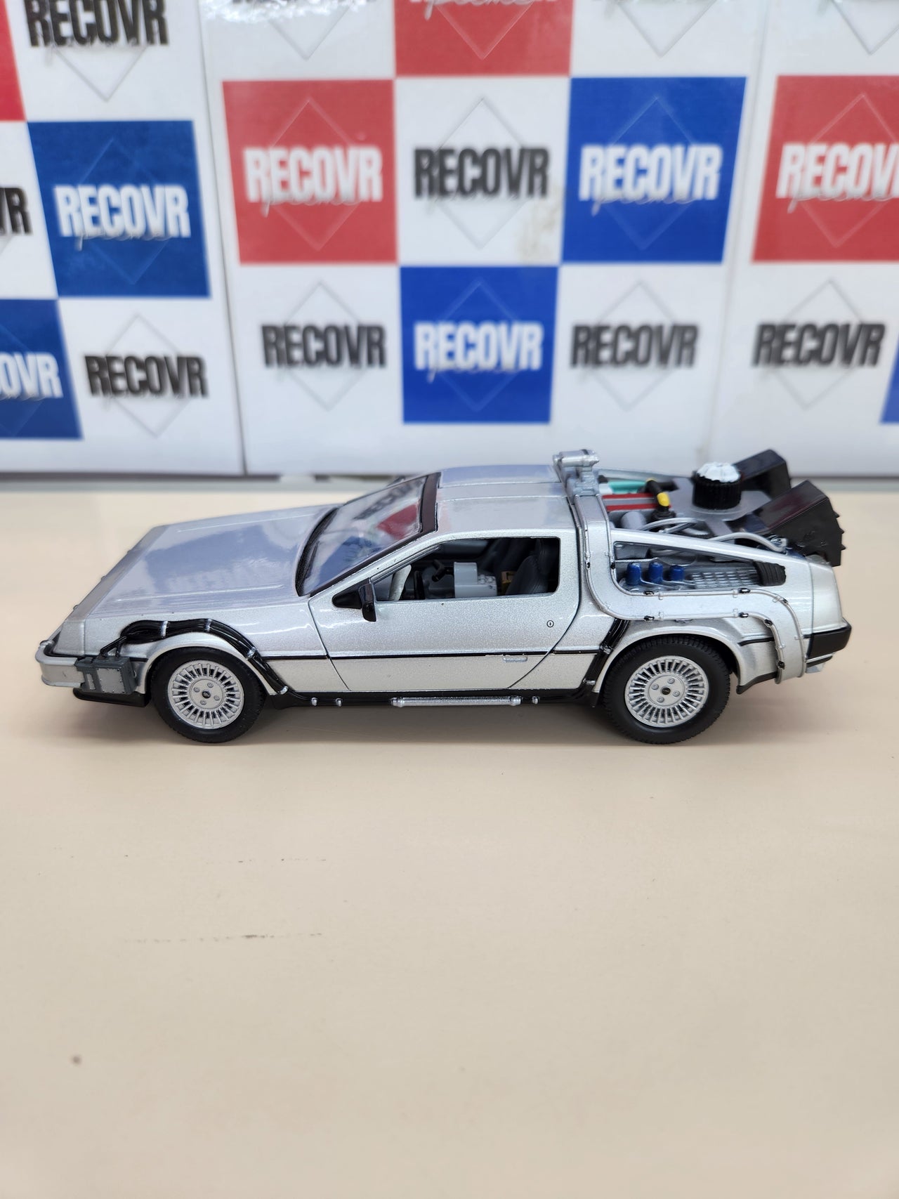 Coche DeLorean volador Regreso al Futuro
