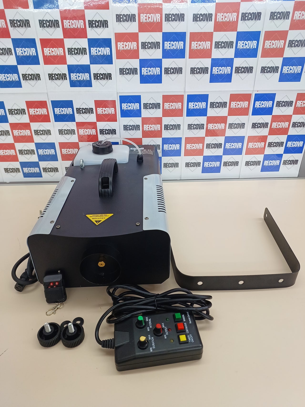 Ibiza - LSM1500PRO - Máquina de humo profesional de 1500W programable con DMX y mando a distancia - Negro