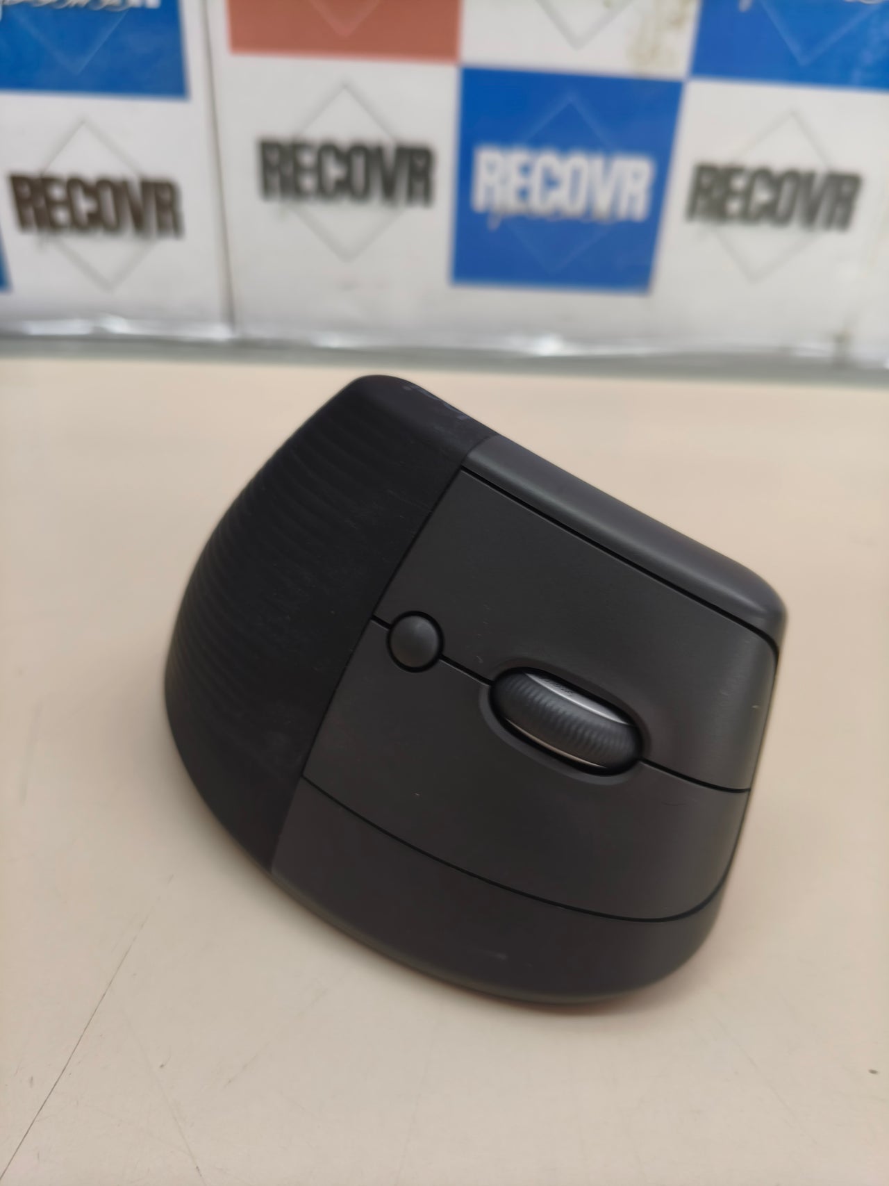 Ratón ergonómico vertical Logitech Lift inalámbrico