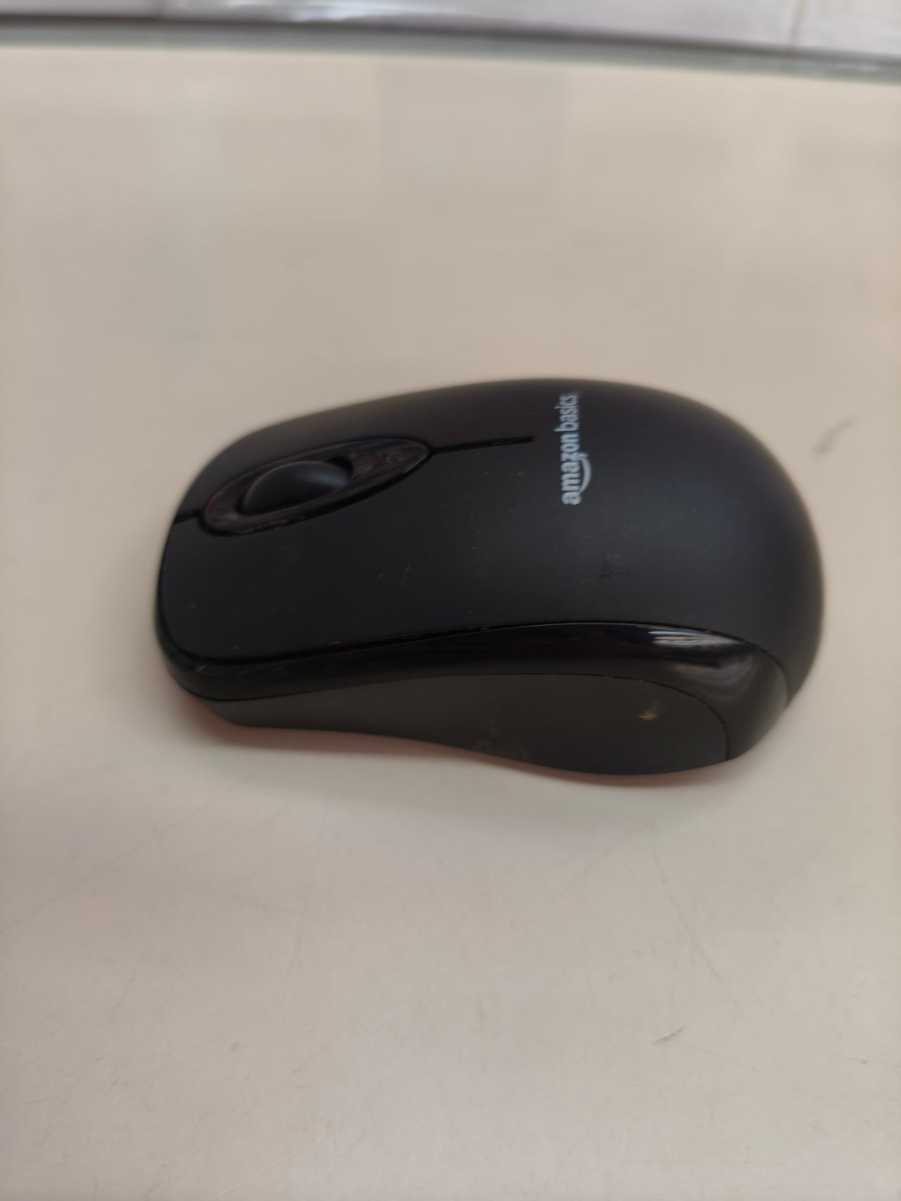 Ratón inalámbrico Amazon Basics con receptor USB, negro