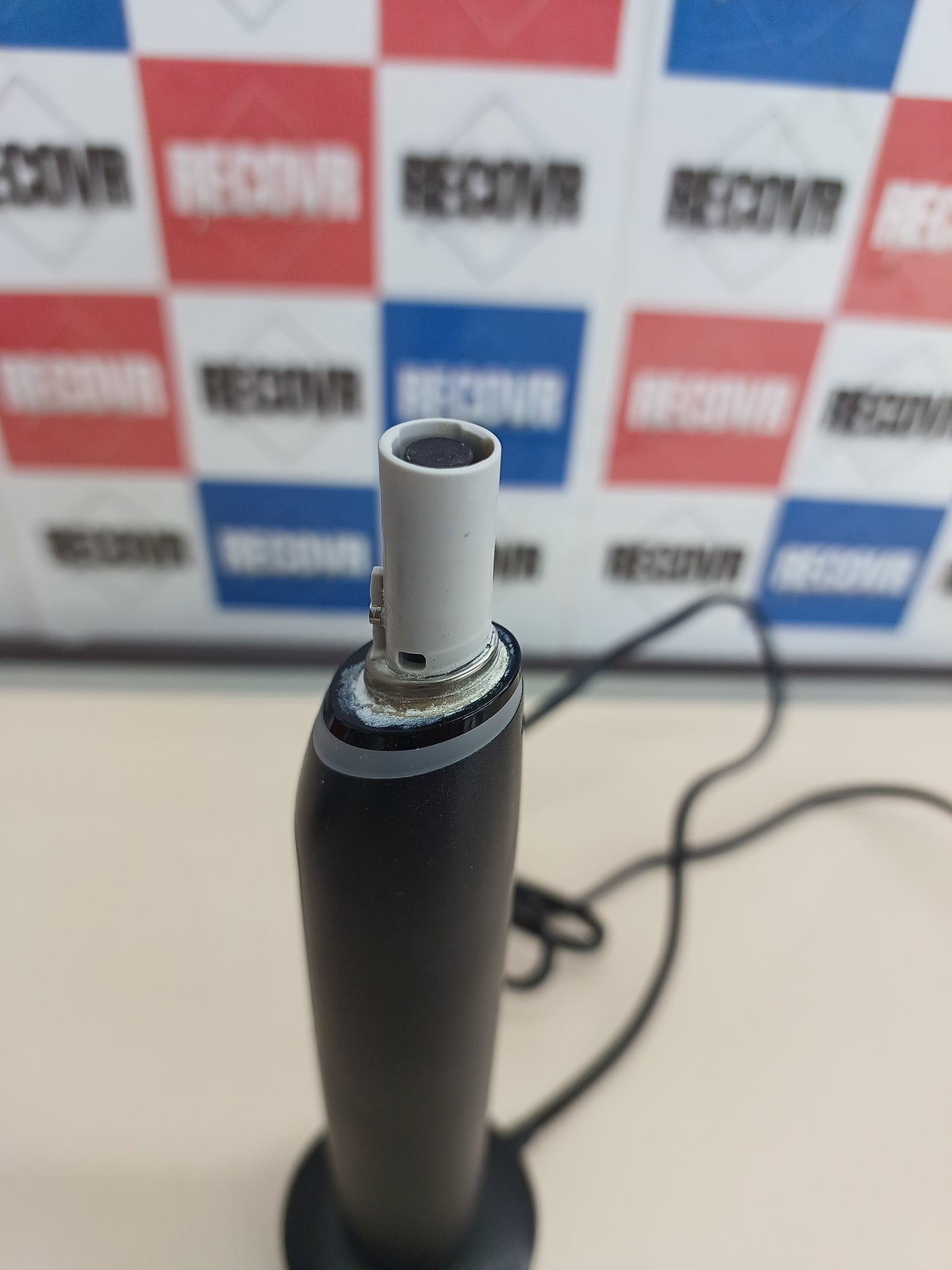 Cepillo eléctrico iO7N negro con funda Oral-B