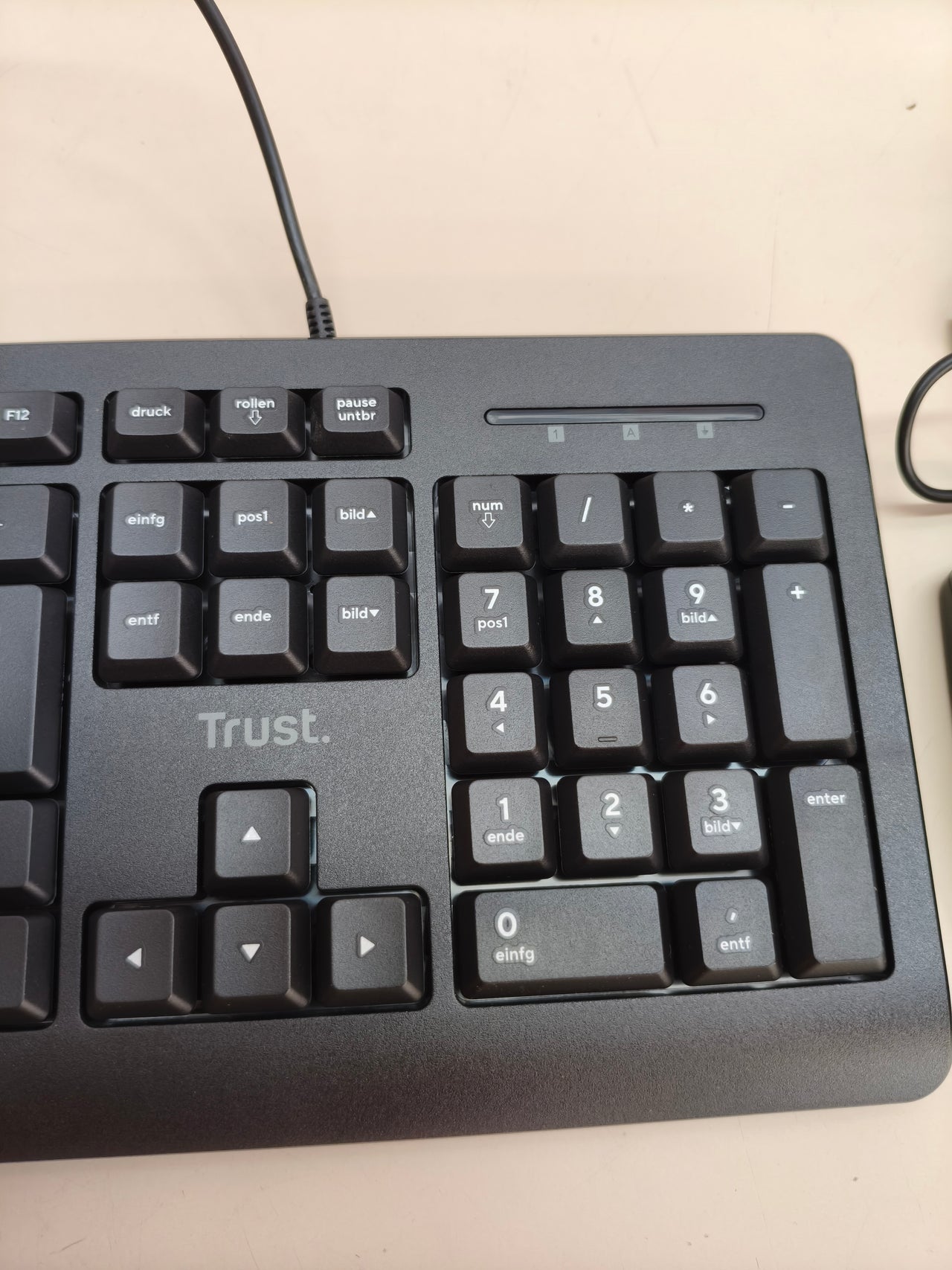 Pack teclado y ratón con cable Trust Taro, QWERTZ alemán