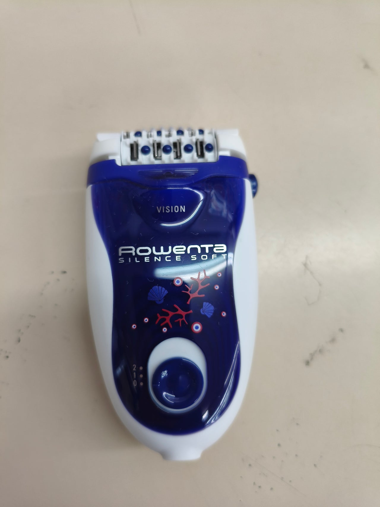 Depiladora eléctrica Rowenta con accesorios para zonas sensibles
