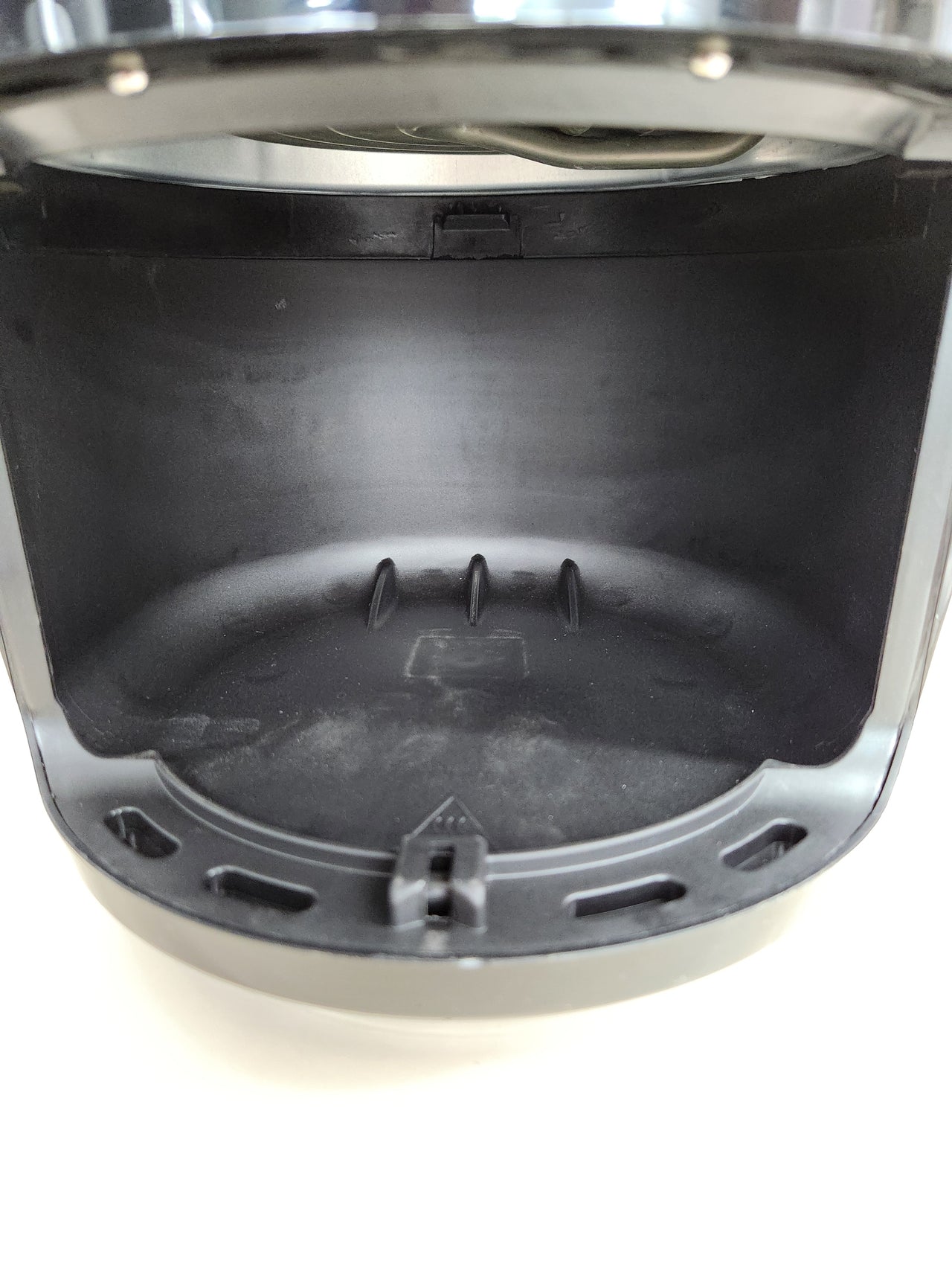 Freidora de aire, 2L, 100W  temperatura máxima 200 °C, color negro