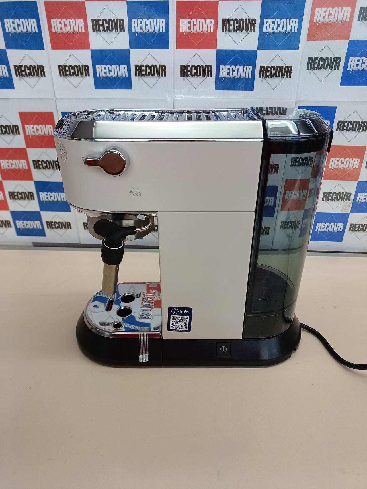 Cafetera Espresso De'Longhi Dedica EC685.W