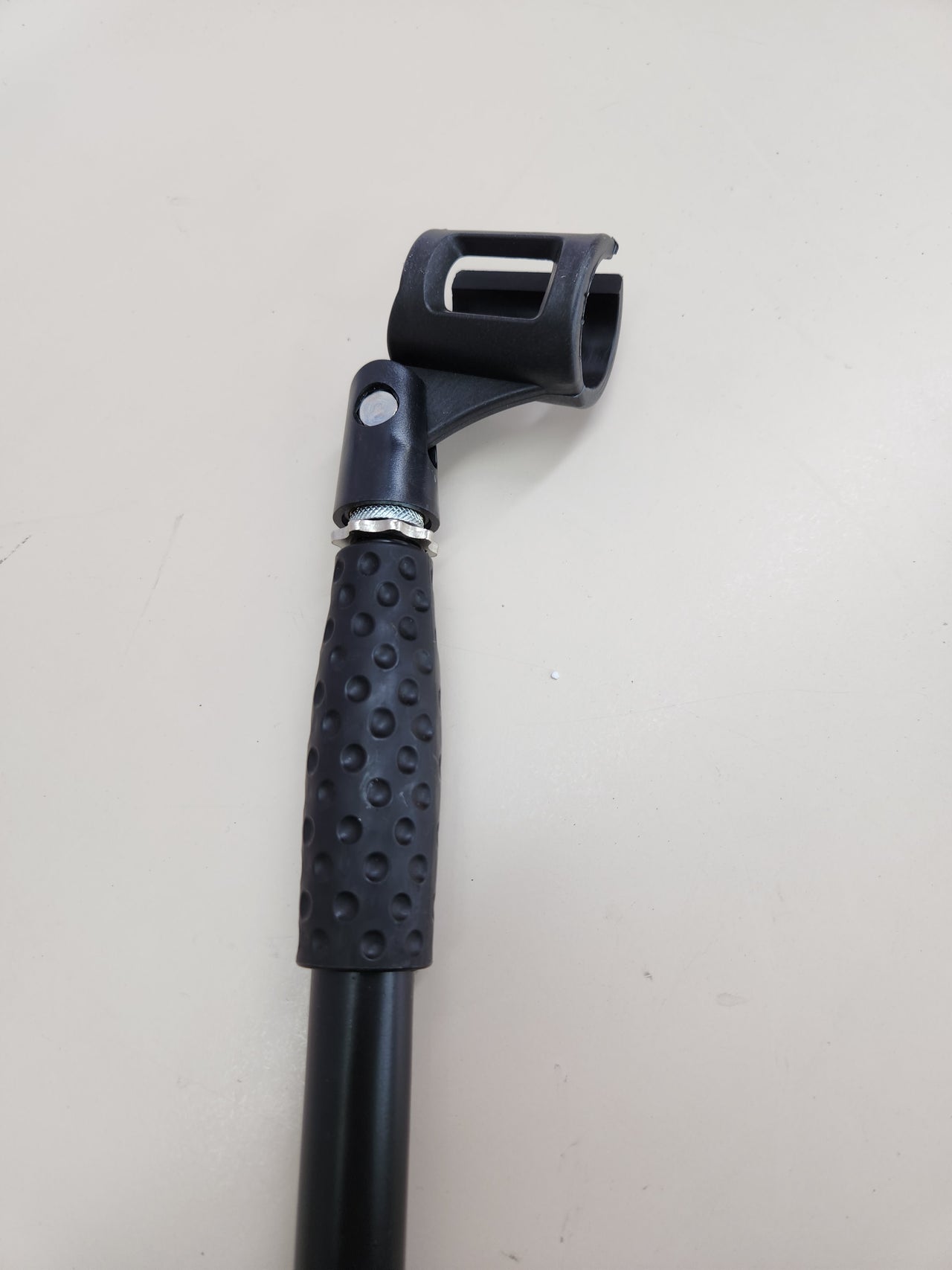 Pie de micrófono con base redonda, color Negro Tiger MCA14-BK