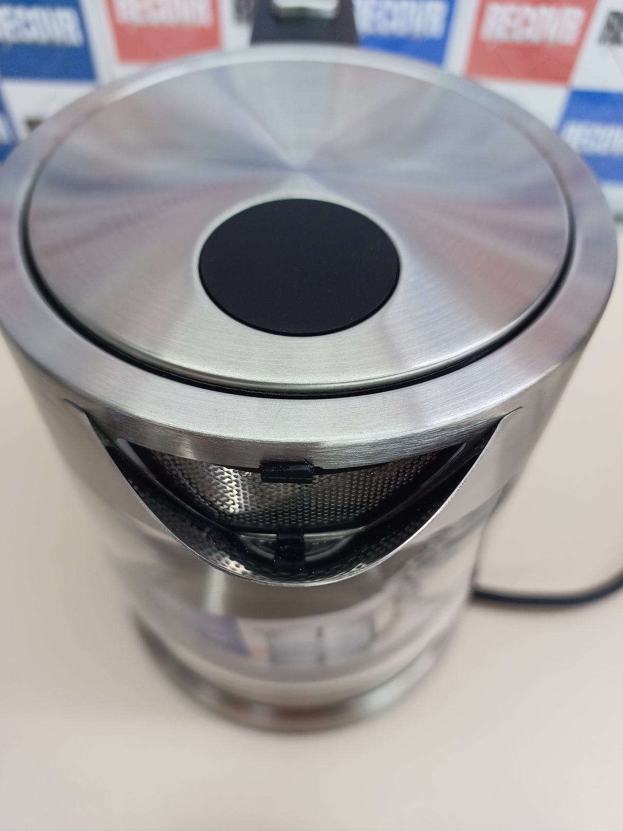 Hervidor de agua de cristal, jarra para hervir agua con conexión inalámbrica, potente y compacta, hervidor eléctrico con filtro antical, acero inoxidable/negro, WK 3468 SEVERIN