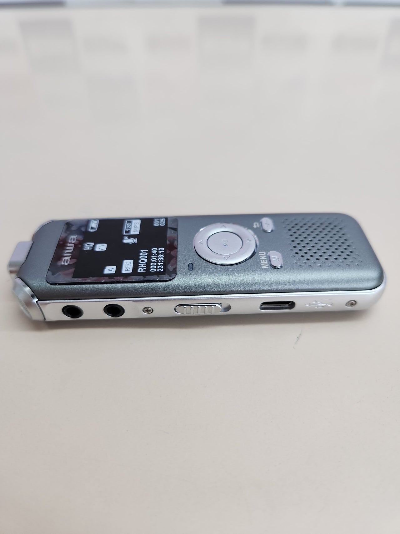Grabadora de Voz Digital AIWA DVR-M700.