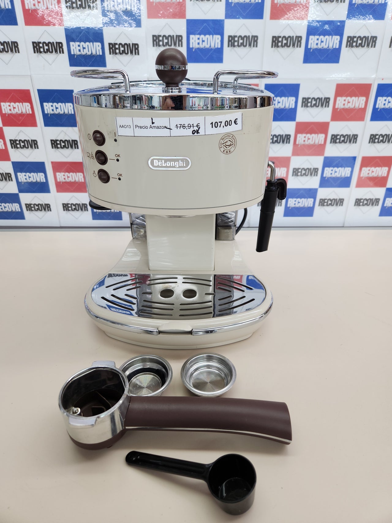 Cafetera 1100W, 1,4 L Semi-automática, 2 Cups, DELONGHI