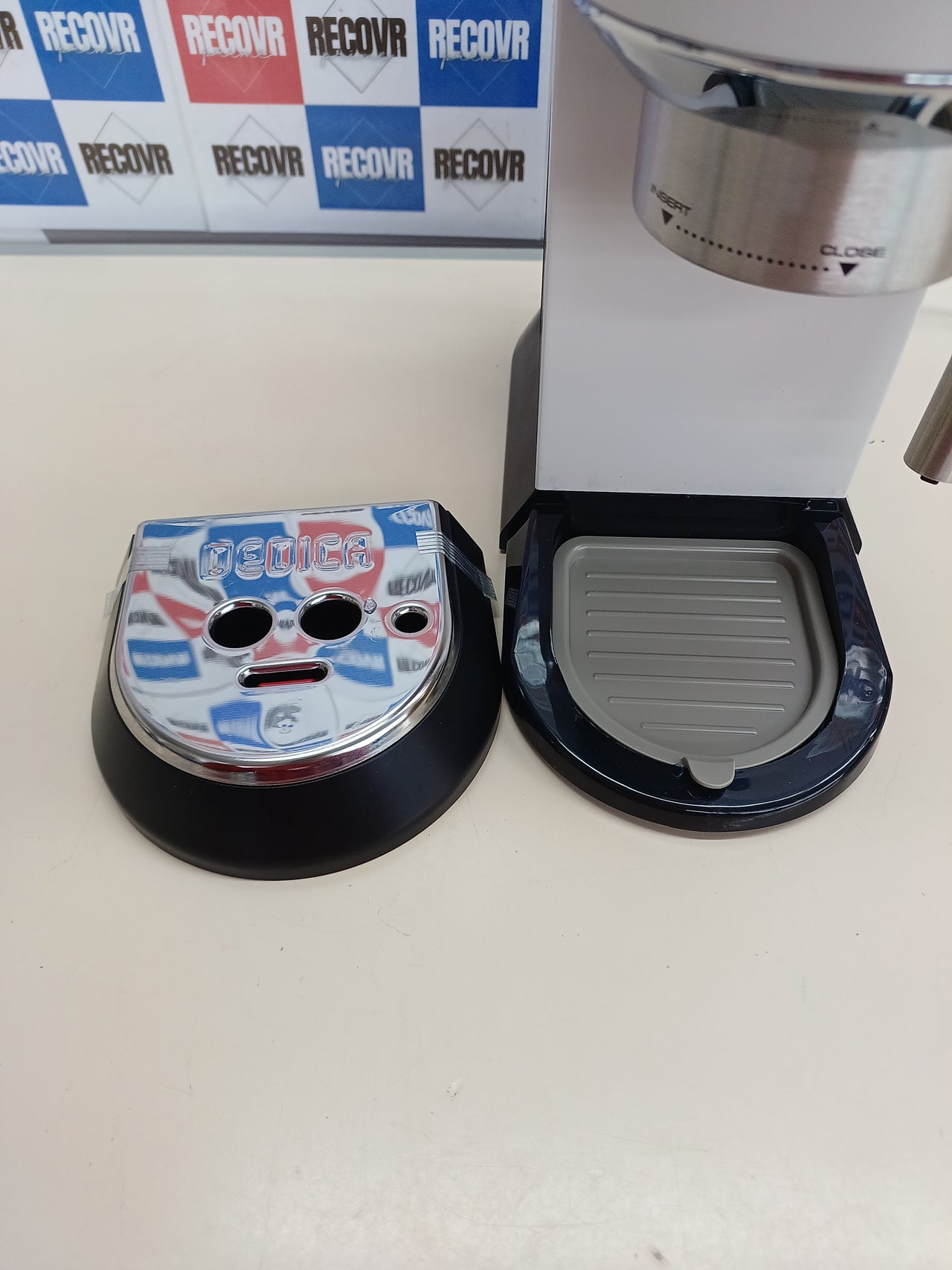 Cafetera Espresso De'Longhi Dedica EC685.W
