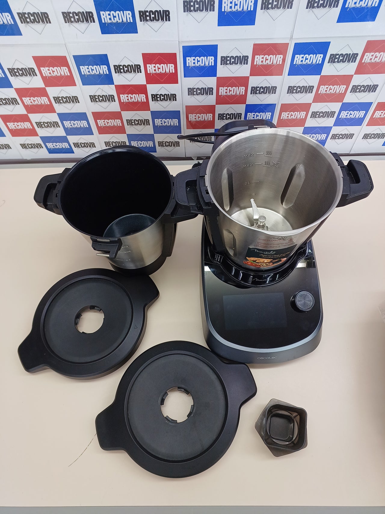Cecotec Robot de Cocina Multifunción Mambo Touch con Jarra Habana. 1600 W, 37 Funciones, Pantalla Táctil TFT 5" con Recetario Integrado, 3,3 Litros, APP, Báscula y Jarra de Acero Inox + Habana