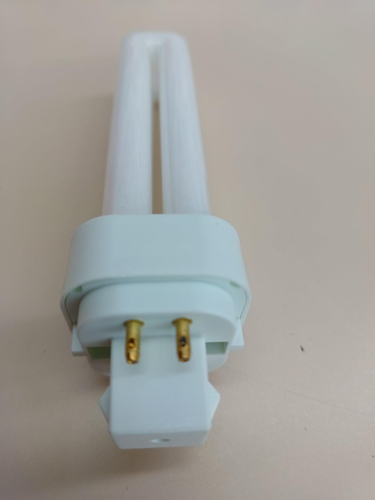 OSRAM DULUX D/E 13 Lámpara LED para casquillo G24Q-1, 6 vatios, 600 lúmenes, blanco cálido (3000K)