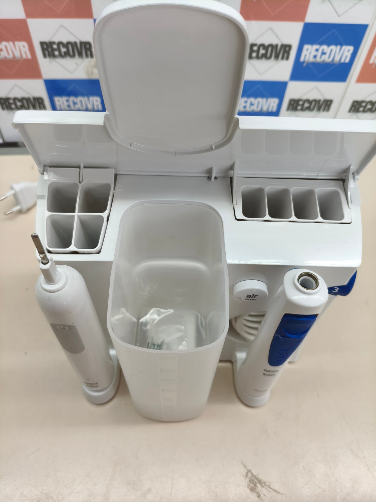 Pack Braun Pro 1 con cepillo de dientes eléctrico e irrigador OxyJet blanco y azul
