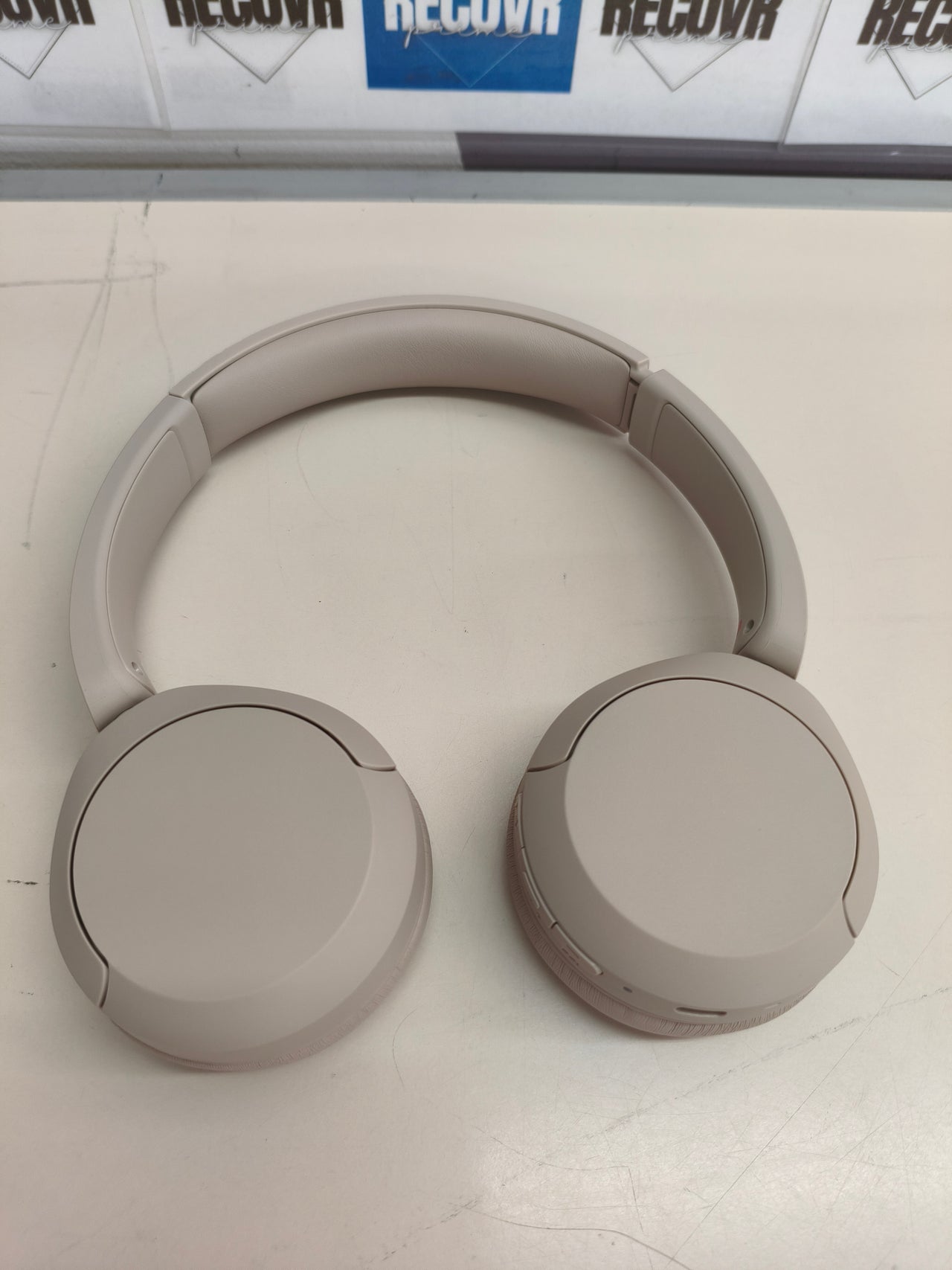 Auriculares Sony WH-CH520 Bluetooth beige con 50 horas de batería