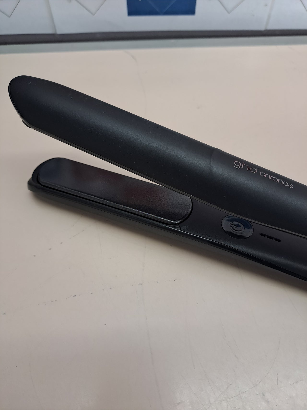 Plancha pelo profesional 185ºC rápida ghd Chronos negra