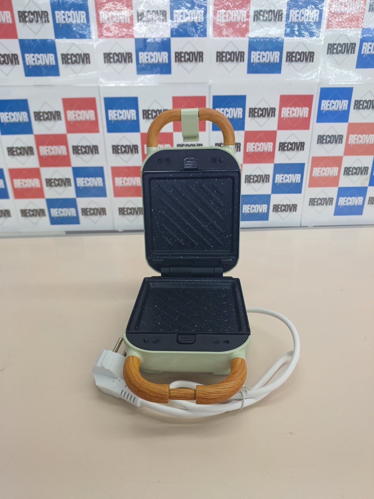 Sandwichera retro 700 W con 3 placas intercambiables CECOTEC