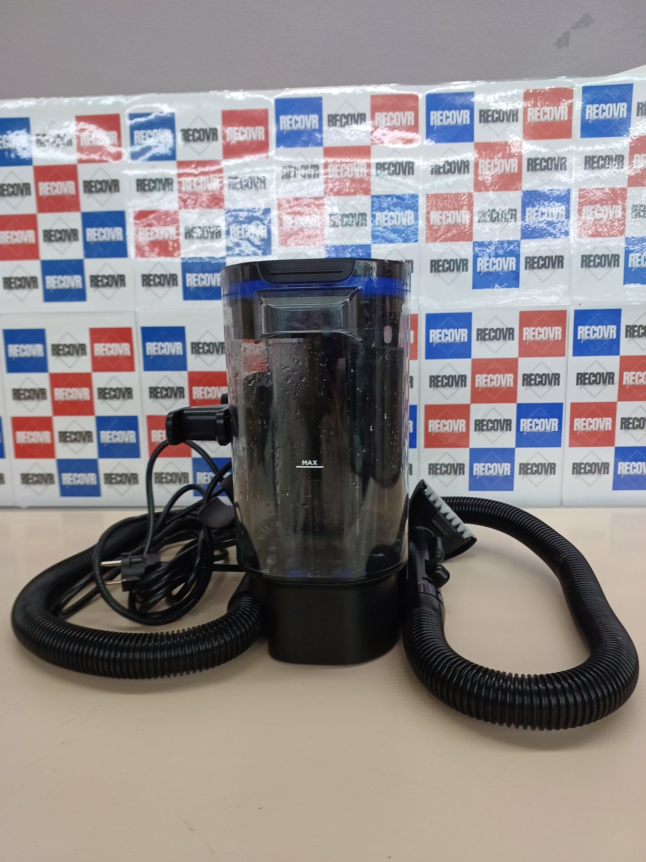BISSELL SpotClean C5, Aspiradora de Agua Tapiceria, Lava Aspiradora Ligera con Sistema Triple Action, Limpiador de Liquidos para Alfombras, Tapiceria, Sofa, Autos y Más, Motor Potente de 400W, 3861N