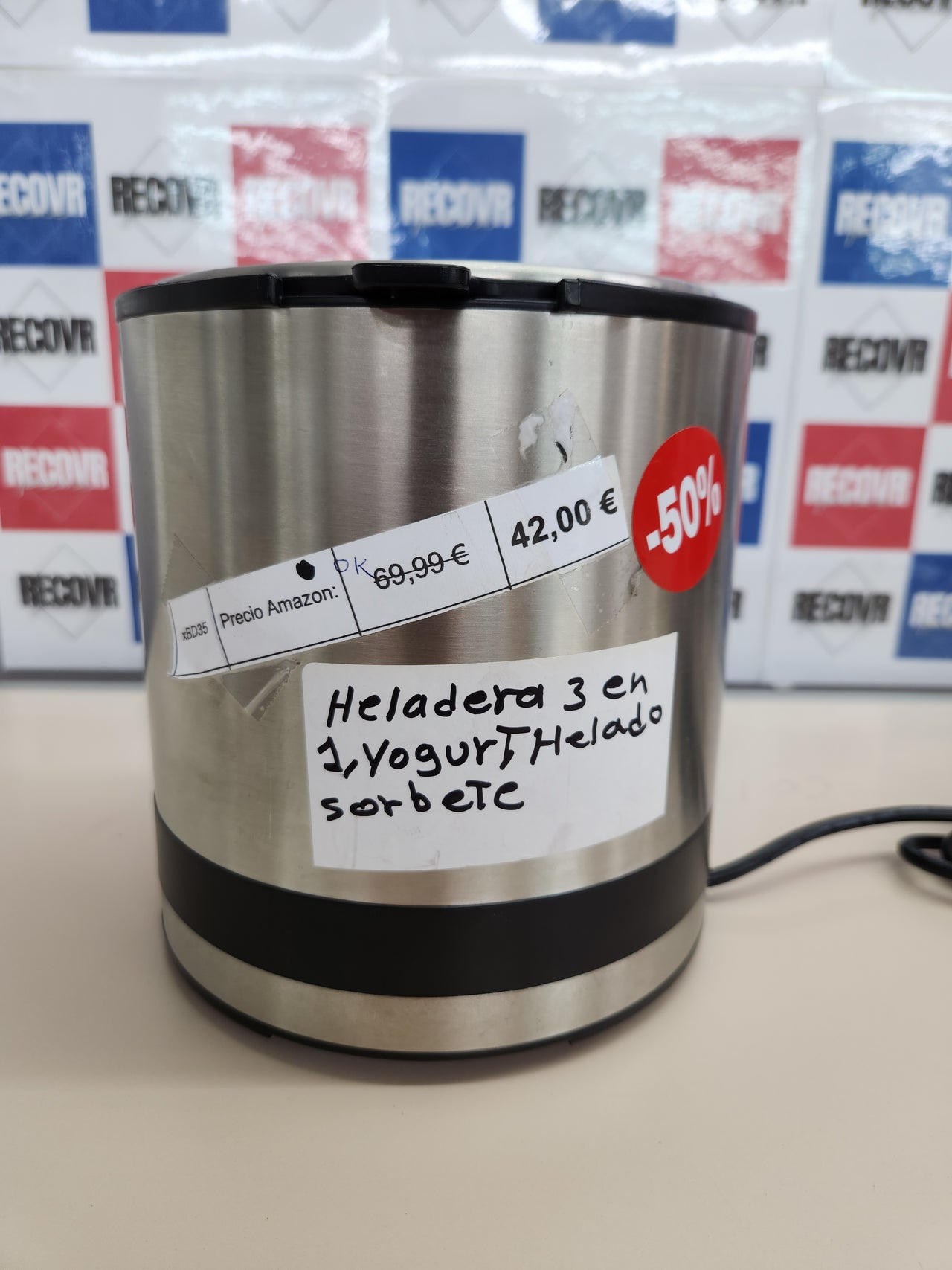 Heladera 3 en 1, 300ml, yogur helado, sorbete, helado, 12 W, pantalla cristal, función contador, incluye cuchara de helados,  acabados acero inoxidable cromargan mate WMF Kitchenminis -
