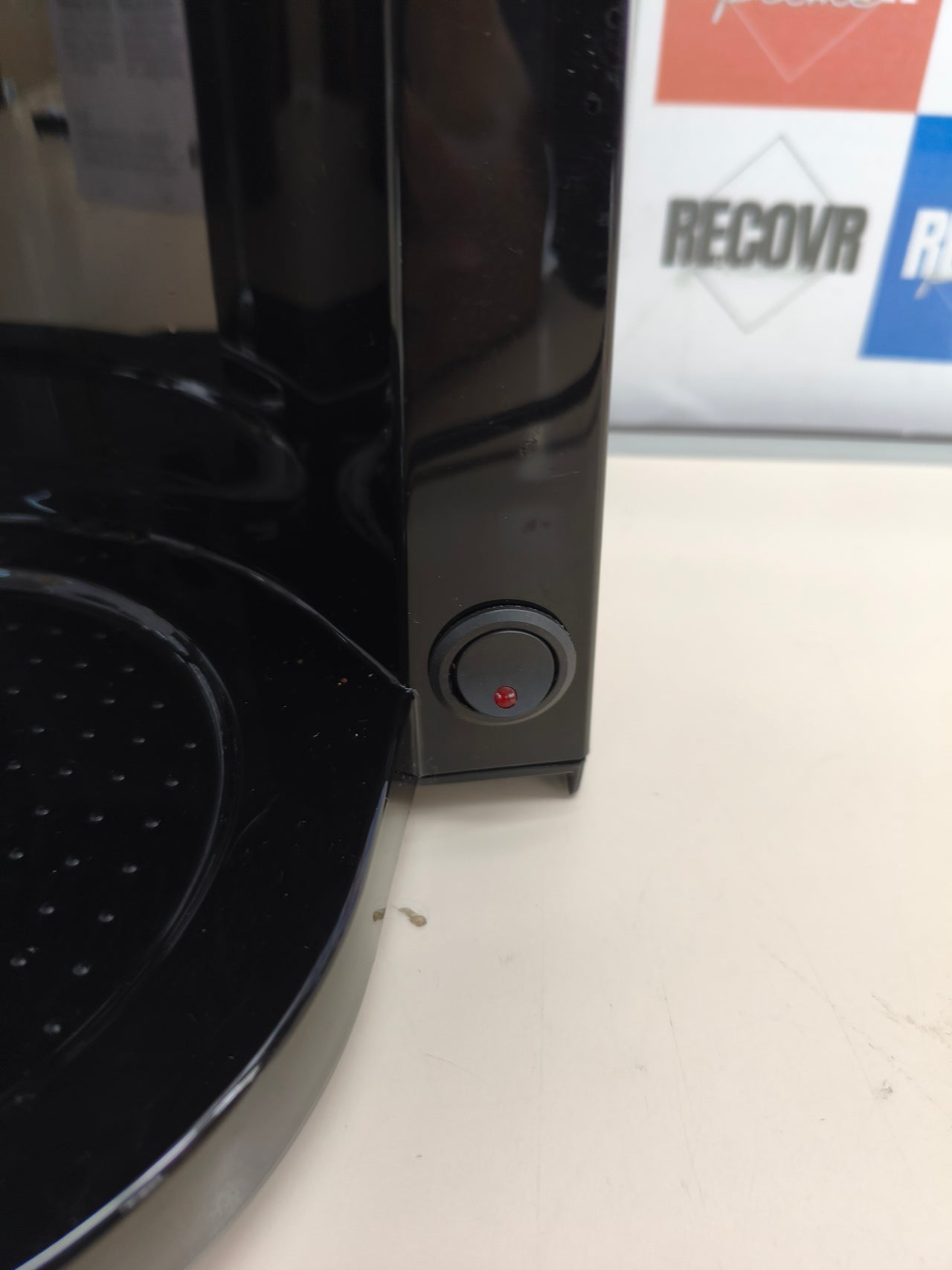 Cafetera de filtro con 2 jarras térmicas, para hasta 16 tazas.