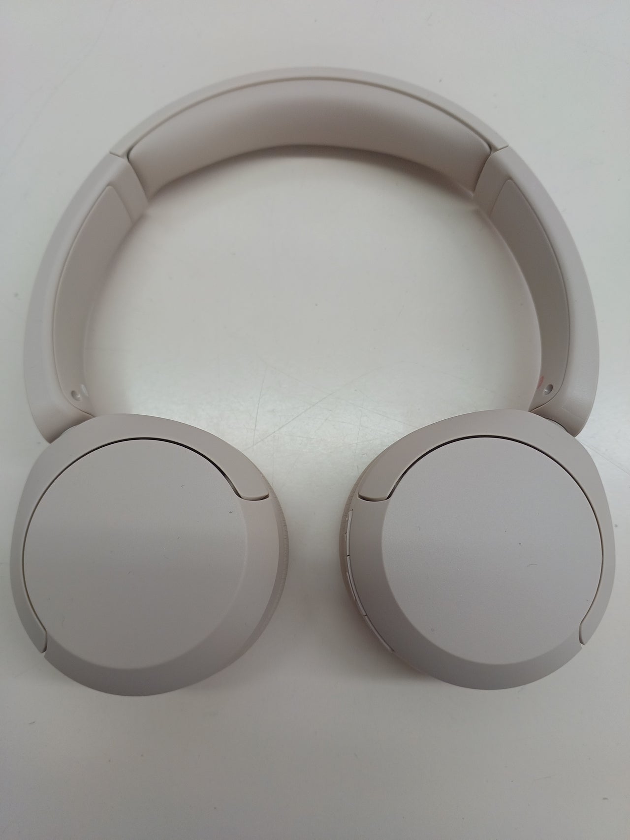 Auriculares Sony Bluetooth beige 50h de batería