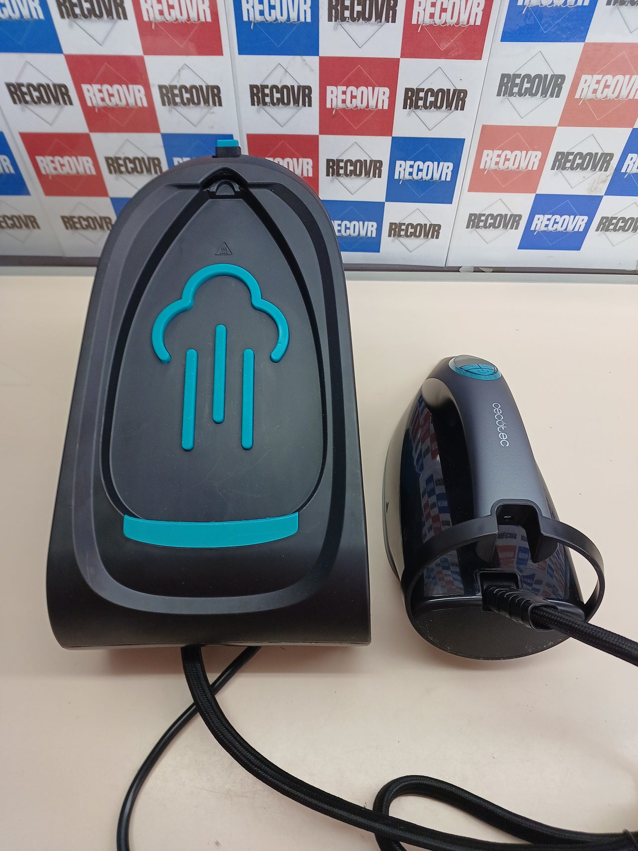 Centro planchado 3200 W 8 bares vapor continuo y turbo - Cecotec