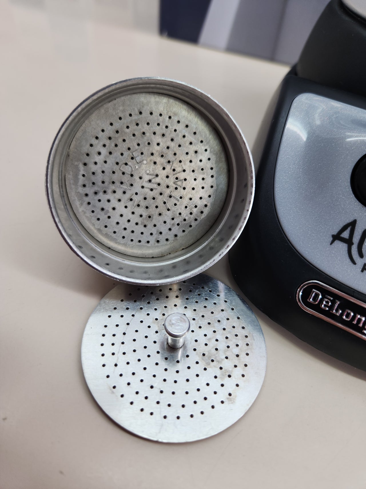 Cafetera 450W, 1,4L, 2-4 tazas De'Longhi
