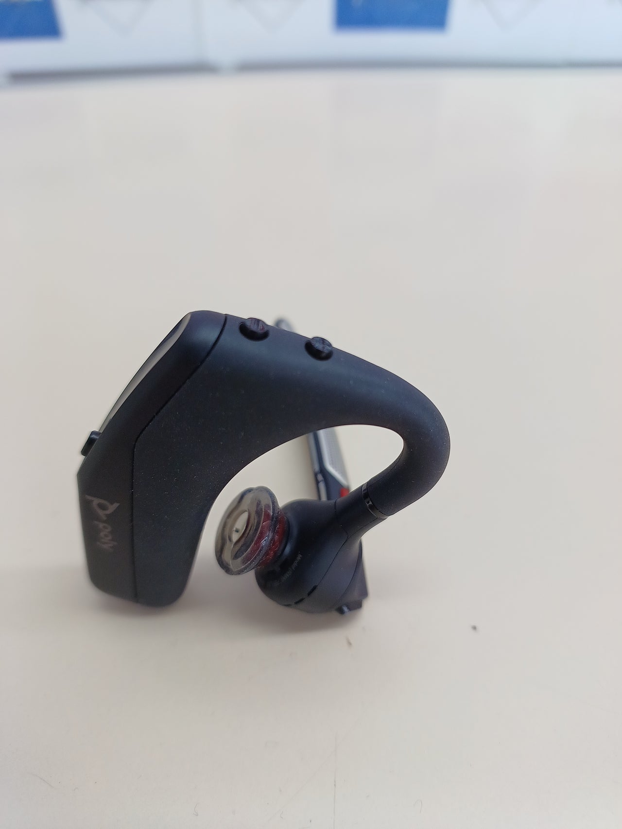 Auricular Bluetooth cancelación ruido POLY Voyager Legend 30