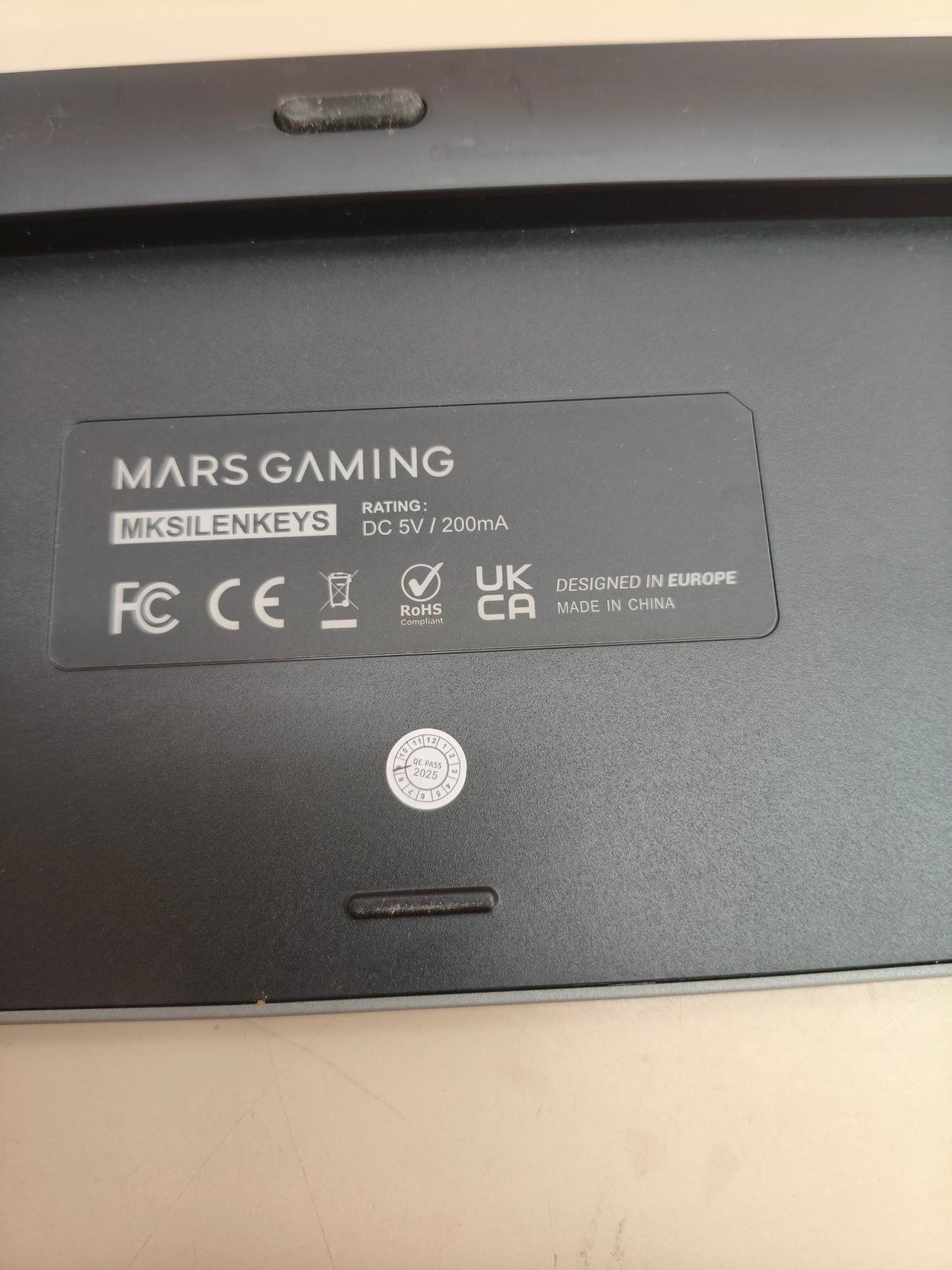 Teclado inalámbrico compacto con tecla AI