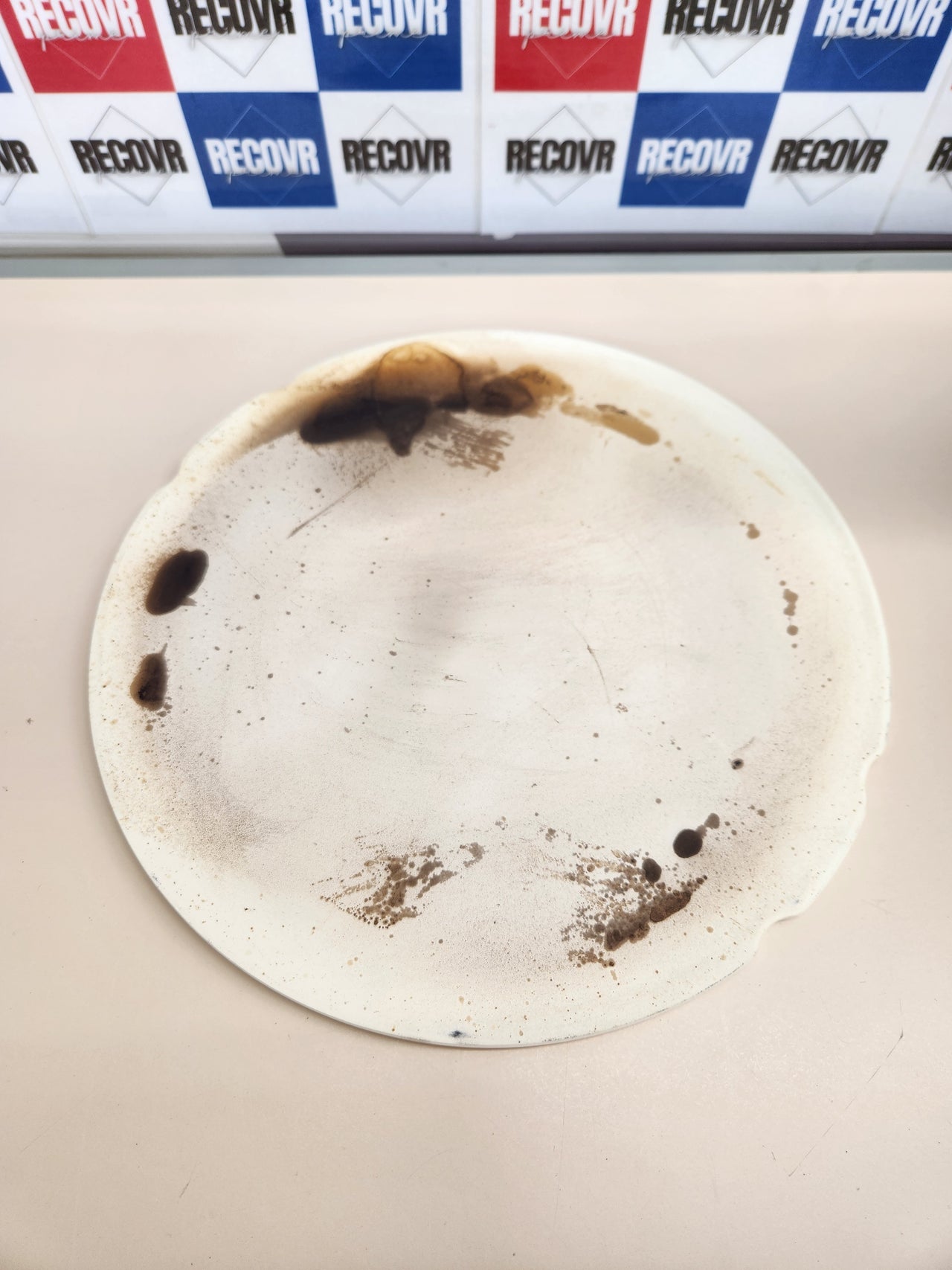 Horno para pizza 1200W. 5,2 kg Pummarola de acero inoxidable. La perfección de la pizza al alcance de la mano. Termostato regulable hasta 420°C. Potencia