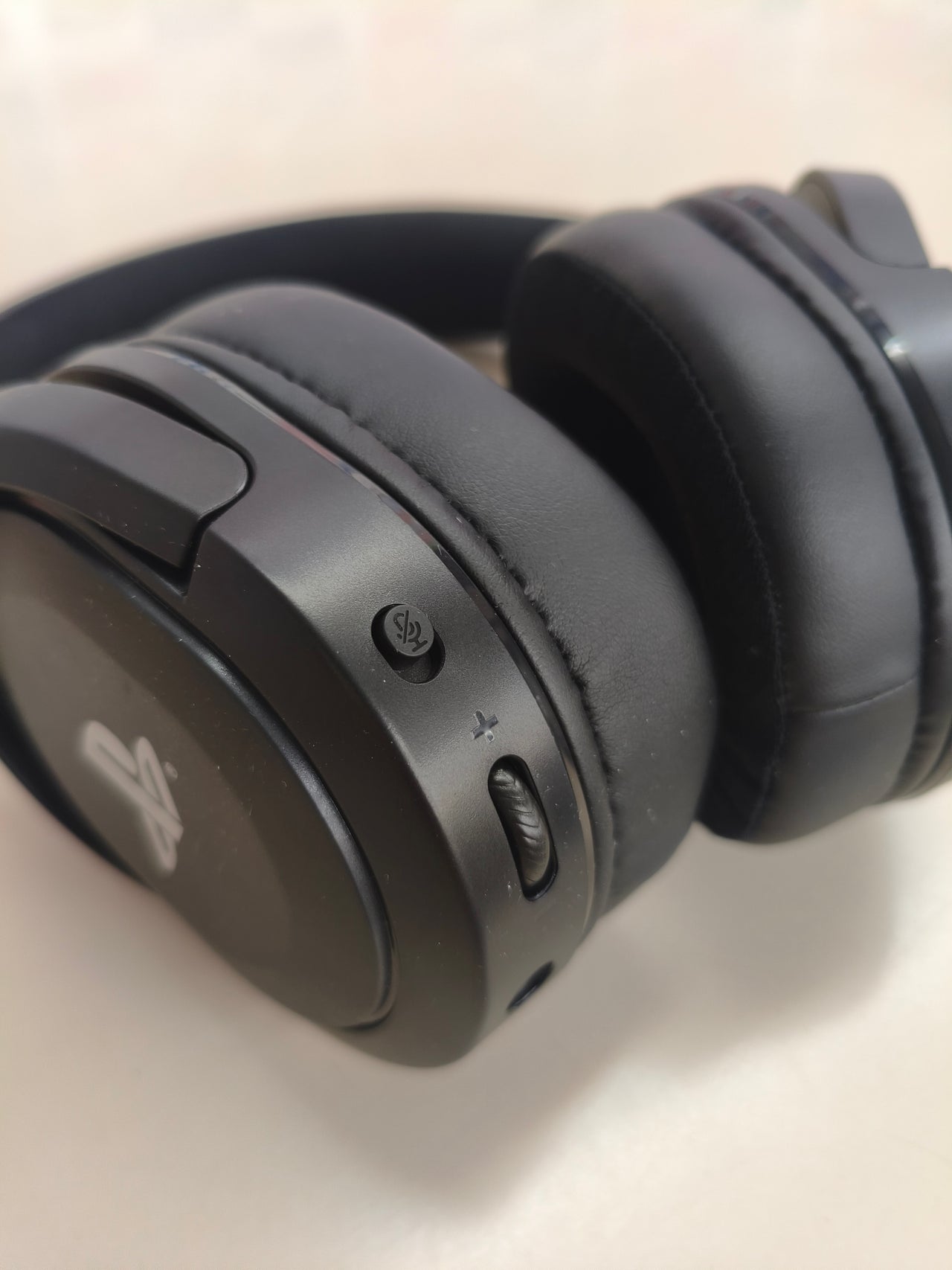 Auriculares gaming Trust Forze con licencia oficial PS4/PS5