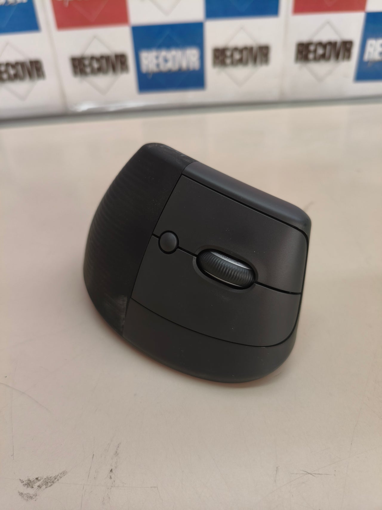 Ratón vertical ergonómico Logitech Lift, gris