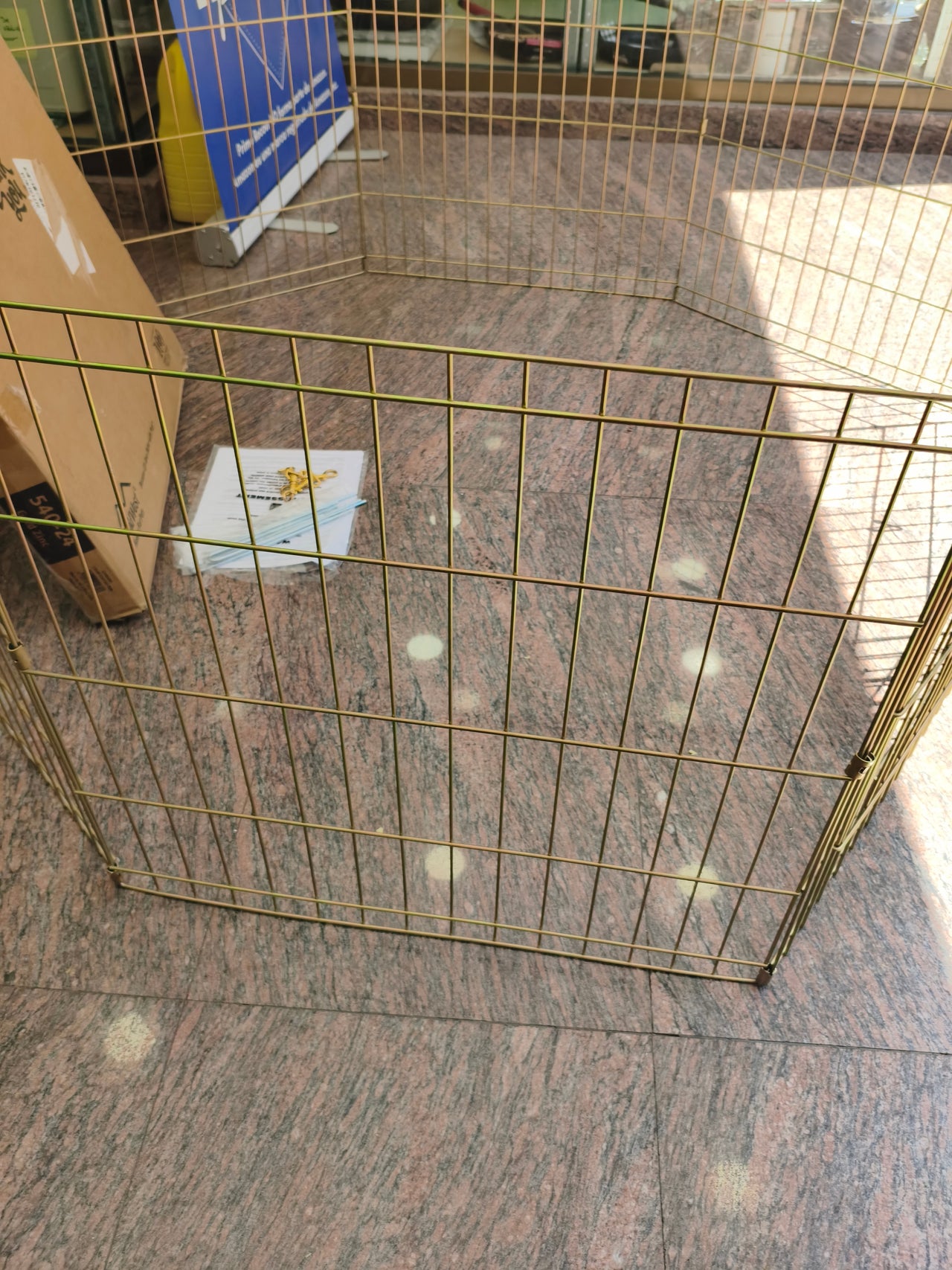 Parque metálico plegable para perros con puerta