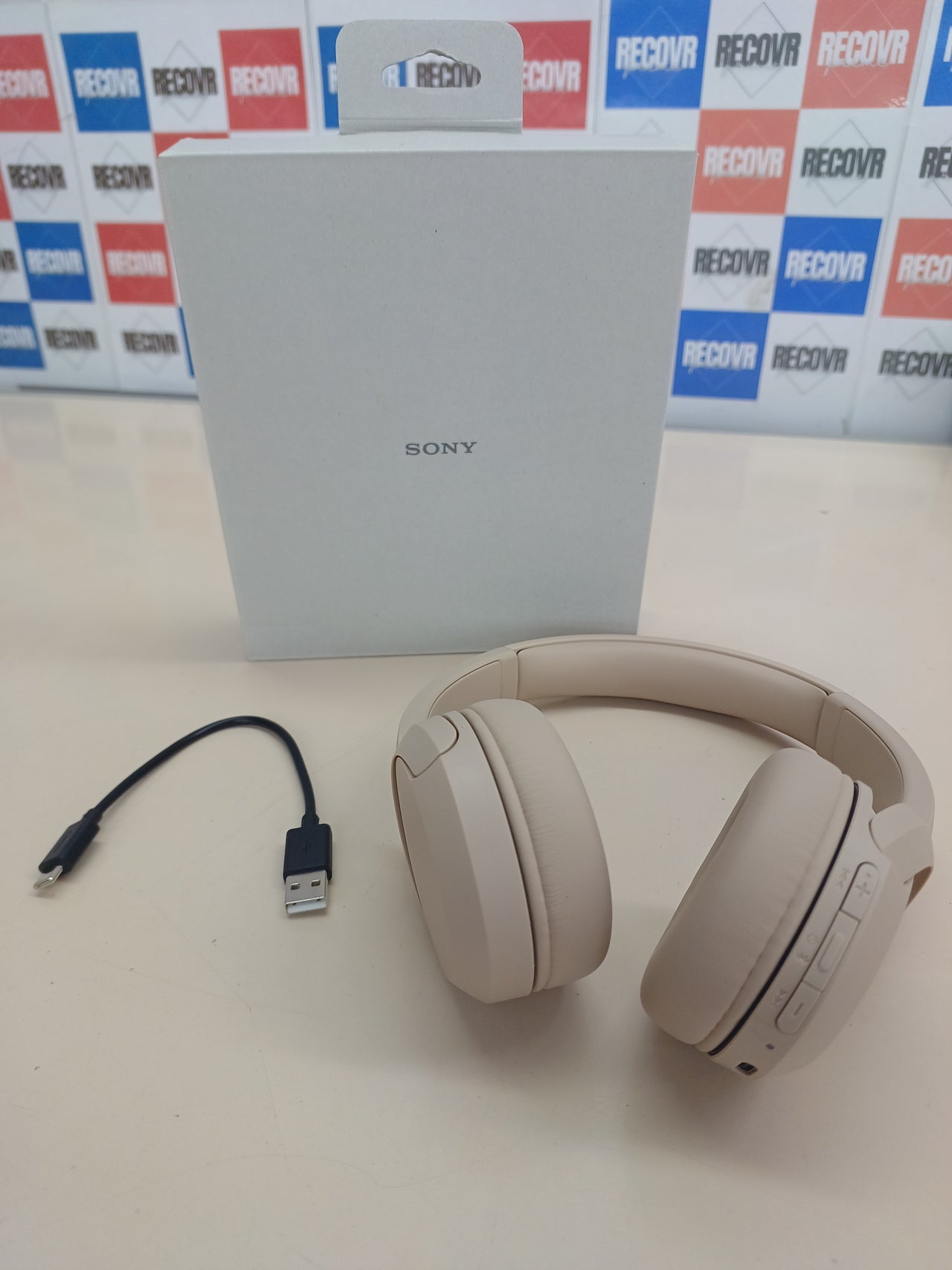 Auriculares Sony Bluetooth beige 50h de batería